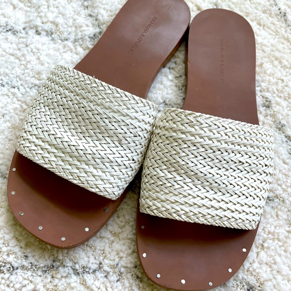 Banana republic sandals size 6.5